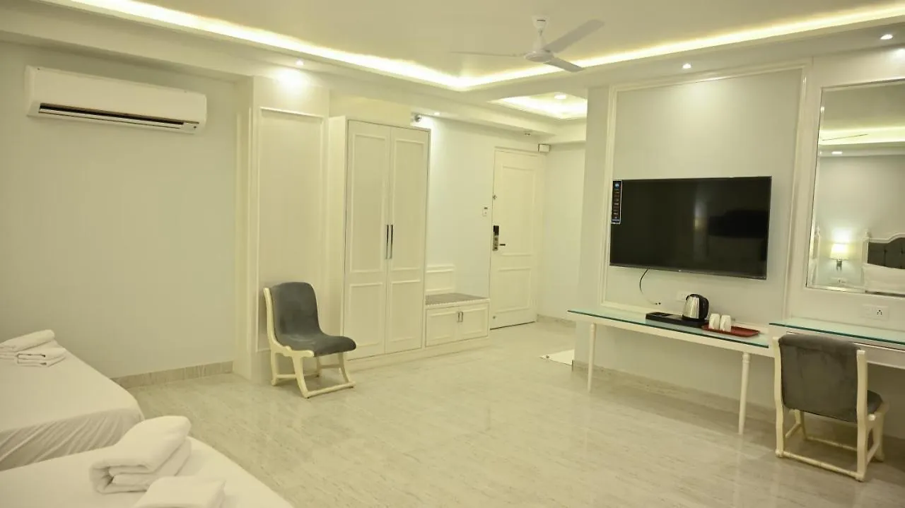 Pearl Courtyard ורנאסי
