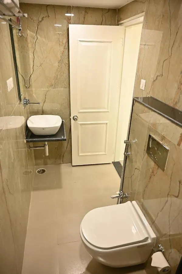 Pearl Courtyard 3*, ורנאסי