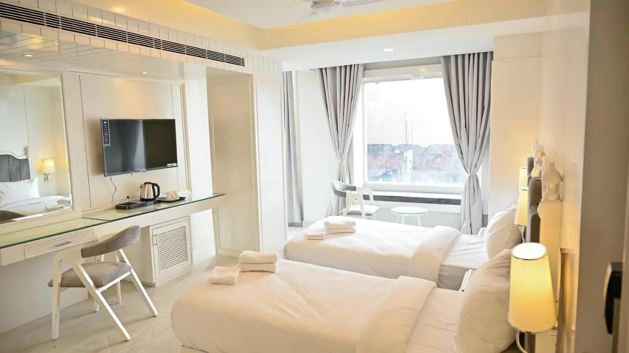 Pearl Courtyard מלון